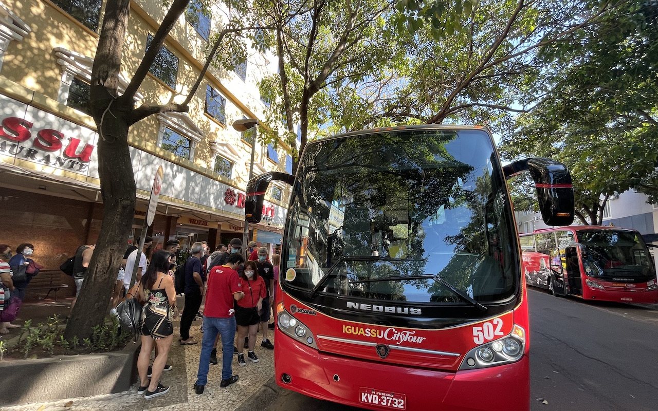 Red Bus da Loumar, ônibus panorâmico usado nos passeios pela tríplice fronteira